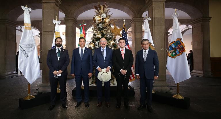 Los gobernadores de Nuevo León, Coahuila, Tamaulipas, un representante del gobernador de San Luis Potosí y el embajador de Estados Unidos en México, Ken Salazar dieron inicio a los trabajos que realizan sobre mecanismos de cooperación entre México y EU. Foto: Cortesía 