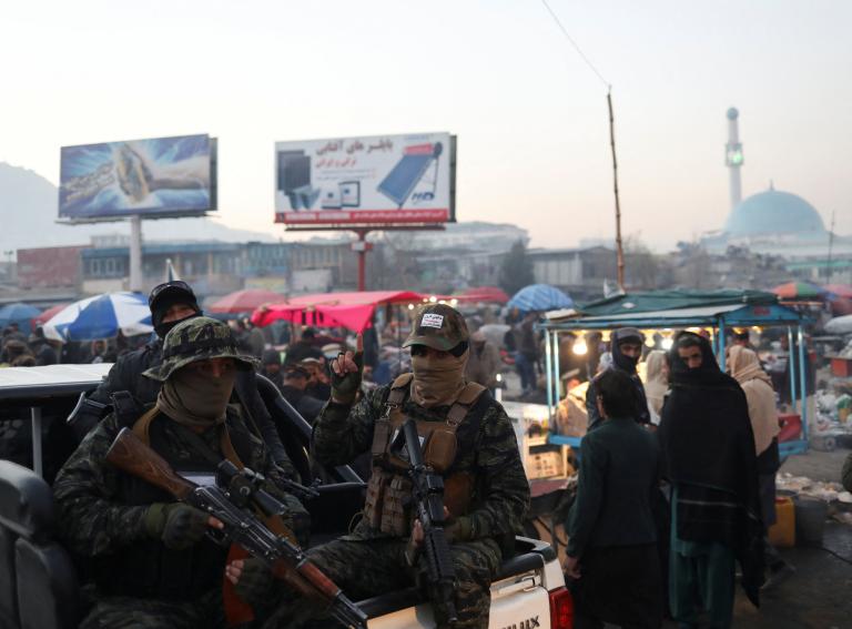 La población afgana se enfrenta a una grave crisis económica, penurias alimentarias y una creciente pobreza desde que los talibanes tomaran el poder a mediados de agosto. Foto: Reuters