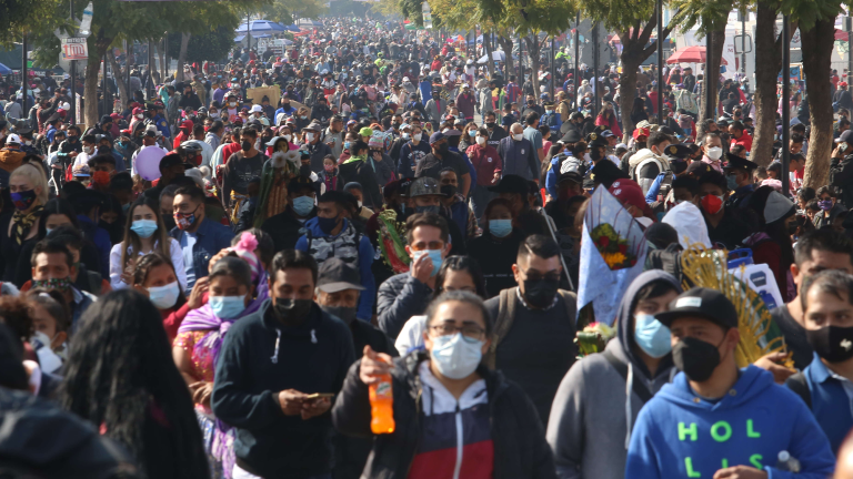 Más de un millón de personas acudieron este fin de semana a la Basílica de Guadalupe con motivo de los festejos del 12 de diciembre. Las autoridades implementaron medidas sanitarias para evitar los contagios de Covid-19. Foto EE: Rosario Servin