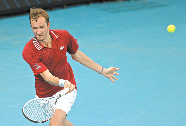 El ruso Daniil Medvedev, quien defiende el título de la ATP Cup de Sídney, cayó por (5-7), 7-5 y 7-6 (7-2) ante el francés Ugo Humbert. Foto: Reuters