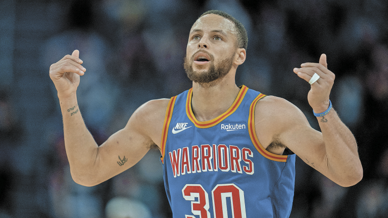 Stephen Curry se ha convertido en el máximo encestador de triples de todos los tiempos. Foto: Reuters