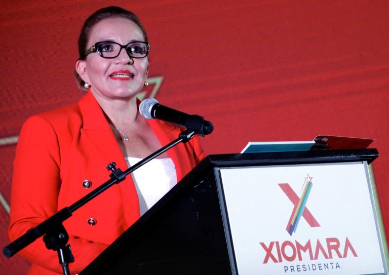 La presidenta Xiomara Castro no planea reestructurar la enorme deuda de Honduras. Foto: Reuters.