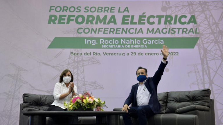 La secretaria de Energía, Rocío Nahle y el gobernador de Veracruz, Cuitláhuac García.