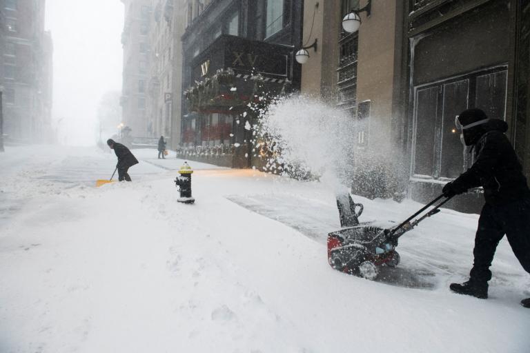 Una tormenta invernal que arrojó aguanieve y fuertes nevadas en una amplia franja del centro de Estados Unidos esta semana dejó a cientos de miles de hogares y negocios sin electricidad el viernes. Foto: Reuters