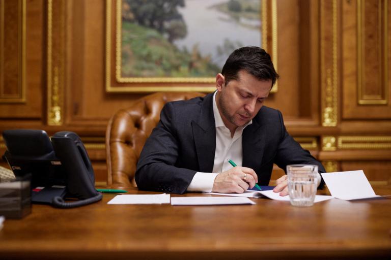 Volodymyr Zelenskiy, presidente de Ucrania, ha sostenido durante mucho tiempo que, si bien cree que Rusia está amenazando a su país, los aliados occidentales de Ucrania han exagerado la probabilidad de un ataque inminente. Foto: Reuters