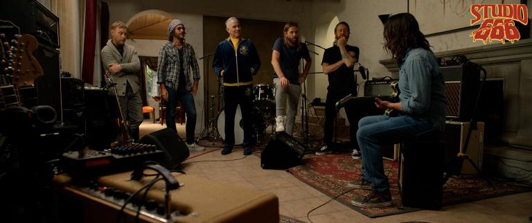 Foo Fighters en una escena de la película "Studio 666" (2022). Foto: Cortesía