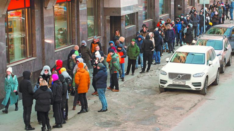 People stand in line to use an ATM money machine in Saint Petersburg