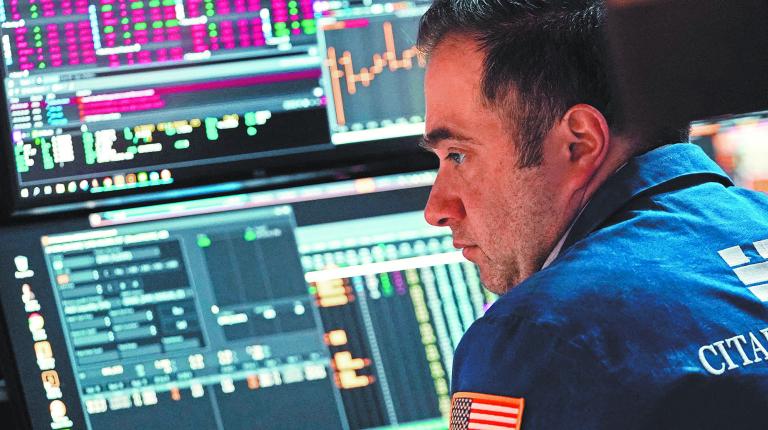 Traders work on the floor of the New York Stock Exchange at the opening bell on February 22 2022, in New York. - Wall Street stocks retreated early on February 22 as Russian President Vladimir Putin's latest escalation of the Ukraine conflict stoked volatility in markets. (Photo by TIMOTHY A. CLARY / AFP)