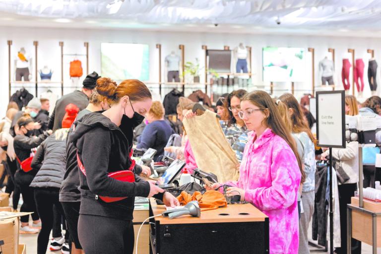 FILE PHOTO: Shoppers show up early for the Black Friday sales at the King of Prussia shopping mall in King of Prussia, Pennsylvania, U.S. November 26, 2021.  REUTERS/Rachel Wisniewski/File Photo-NARCH/NARCH30