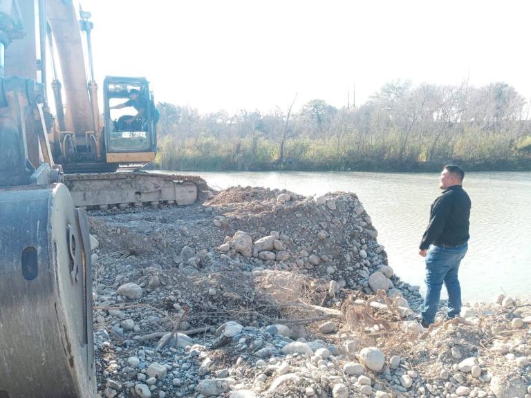 Con motivo de las actividades de extracción, se estaba obstruyendo el flujo del cauce natural