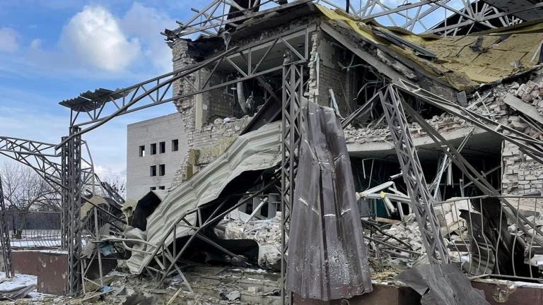 Edificio de un hospital destruido en Izyum, Ucrania. Foto: Reuters.