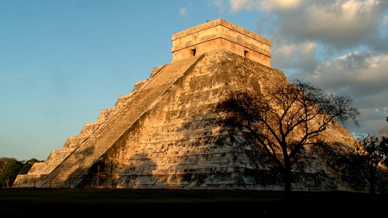 Castillo de Kukulcán de la zona arqueológica de Chichen Itza. Foto EE: Cortesía Héctor Montaño / INAH