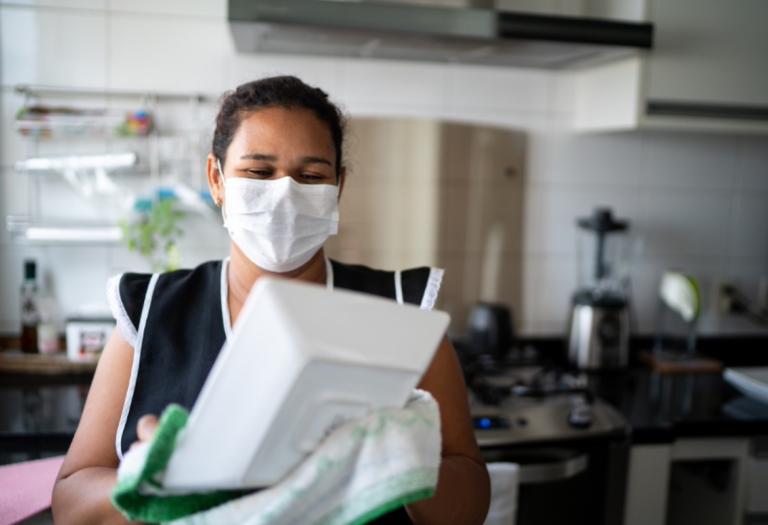 Un poco más de 2.1 millones de personas se dedican al trabajo del hogar remunerado. Foto: Especial