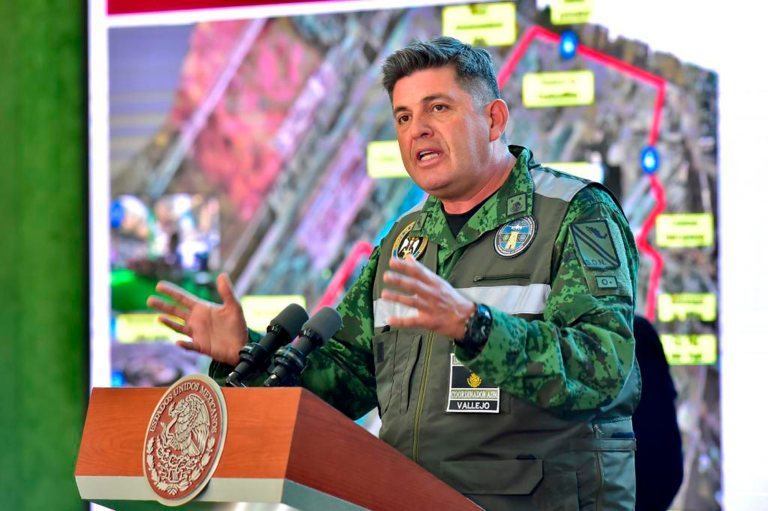 General de Brigada Ingeniero Constructor Gustavo Ricardo Vallejo Suárez, Comandante del Agrupamiento de Santa Lucía. Foto EE: Cortesía Presidencia de México