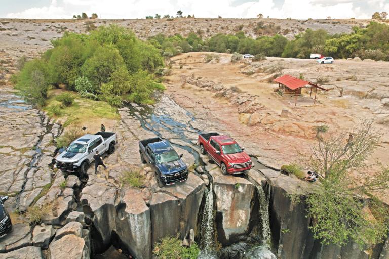 Para todos los usos. La familia de pick ups Chevrolet están configuradas para cubrir todo tipo de necesidades. Ambas son producidas en la planta de ensamble de Silao, Guanajuato. Foto: Carlos Quevedo / Marcos Martínez.