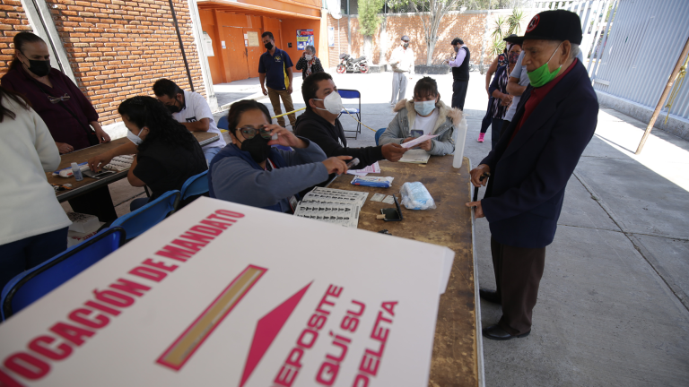 De acuerdo con el INE, se registraron 876 incidentes menores en las casillas de la consulta de Revocación de Mandato. Foto EE: Eric Lugo.   