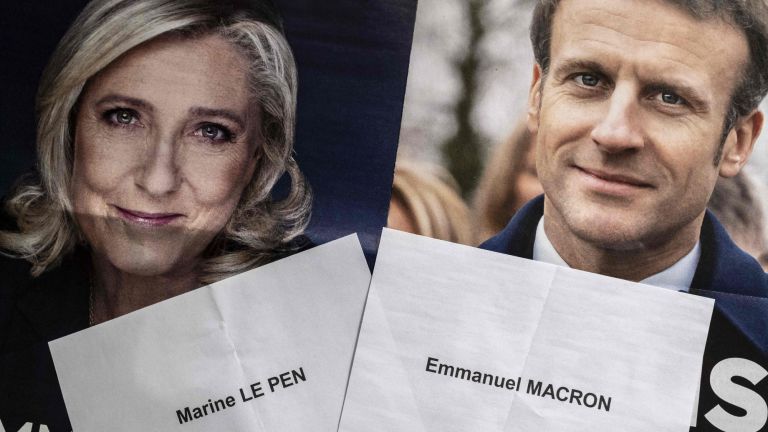 La ultraderechista Marine Le Pen y el mandatario centrista Emmanuel Macron. Foto: AFP.