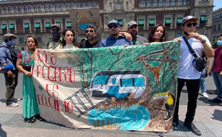 Manifestación en Palacio Nacional contra en Tramo 5 del Tren Maya. Foto: Twitter Guillermo DChristy