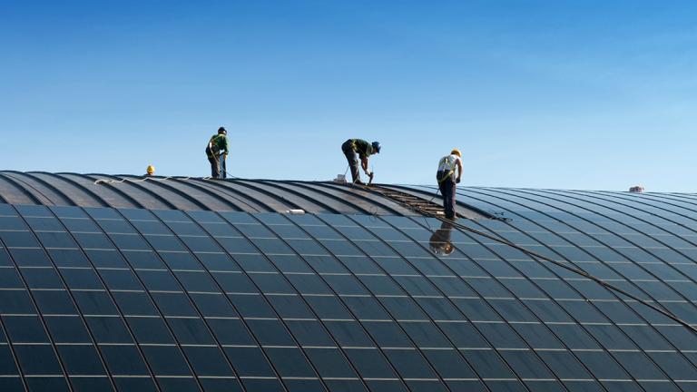 China se ha convertido en el primer fabricante de paneles solares. Foto: Shutterstock