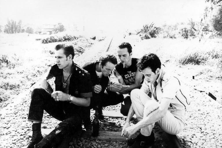 The Clash en Vietnam: Paul Simonon, Topper Headon, Joe Strummer y Mick Jones. Foto: Pennie Smith / Facebook The Clash. 