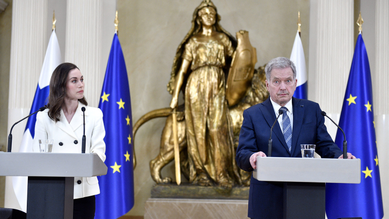 Sanna Marin, primera ministra de Finlandia y Sauli Niinisto, presidente de Finlandia. Foto: Reuters