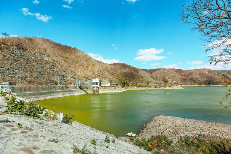 El nivel bajo en las presas se le puede atribuir a la escasez de lluvia. Entre el 1 de enero y el 15 de mayo se ha registrado un déficit en precipitaciones de 28.2 por ciento. Foto: Cuartoscuro