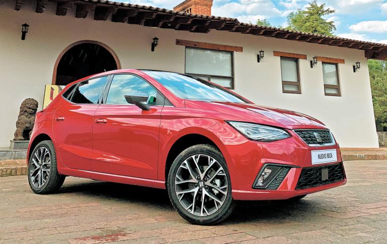 No pide nada. Desde Android Auto y Apple CarPlay pasando por un cargador inductivo hasta llegar a 6 bolsas de aire y Control de estabilidad. Fotos: Marcos Martínez / Cortesía.