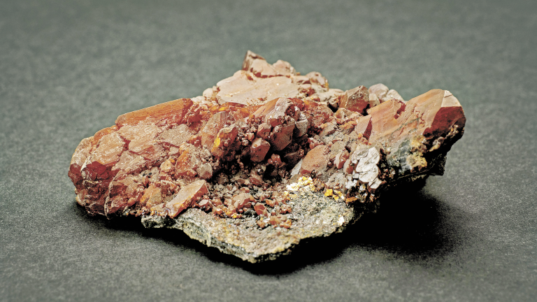 Hutchinsonita, mineral del que se extrae el talio. Foto: Shutterstock