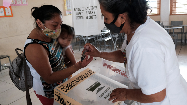 Consulta ciudadana del 5 de junio en Quintana Roo. Foto: Reuters