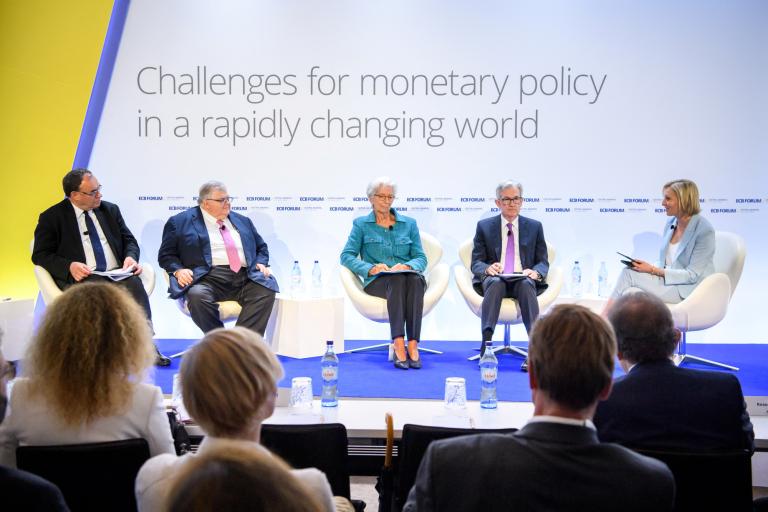 Foro del Banco Central Europeo en Sintra: (De izq. a der.) Andrew Bailey, presidente del Banco de Inglaterra; Agustín Carstens, Gerente General del BIS; Christine Lagarde, presidenta del BCE y Jerome Powell, presidente de la Fed de EU. Foto: Reuters