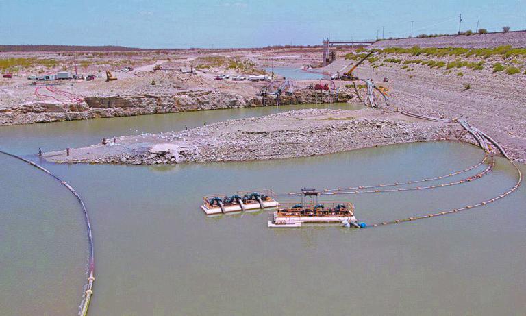 Las altas temperaturas, además de las fugas de agua y la evaporación por la humedad han secado rápidamente estos afluentes