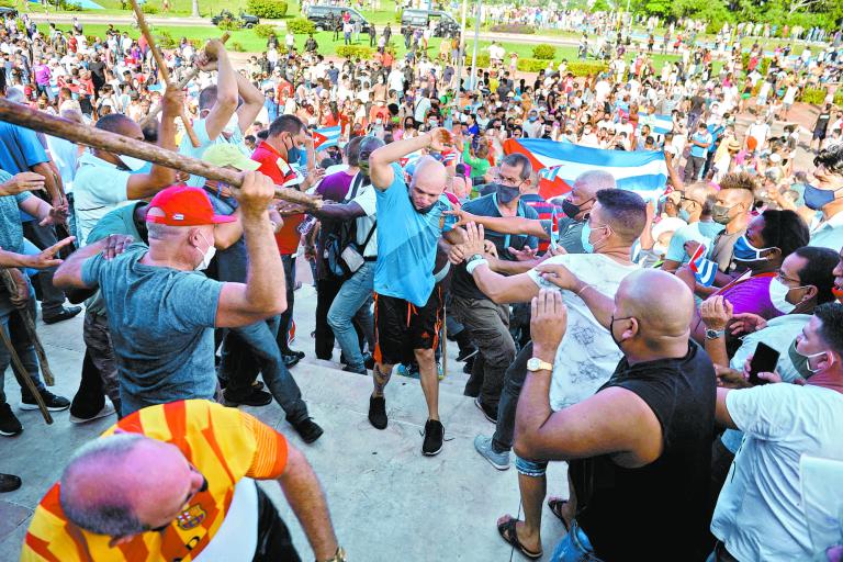 Imagen del 11 de julio del año pasado; cubanos salieron a las calles para pedir libertades. Foto: Reuters