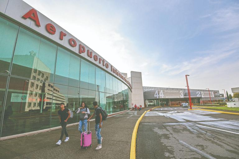 El resto de la participación del aeropuerto de Toluca está en manos de Aeropuertos y Servicios Auxiliares (ASA) y del Gobierno del Estado de México.