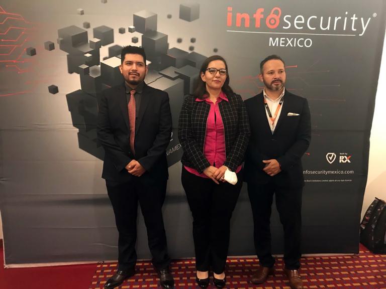 Enrique Herrera, Gabriela Reynaga y Luis Zúñiga durante la presentación de Infosecurity 2022. Foto EE: Rodrigo Riquelme