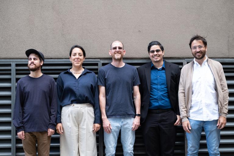 El equipo de Raincoat, en una foto oficial de la compañía.