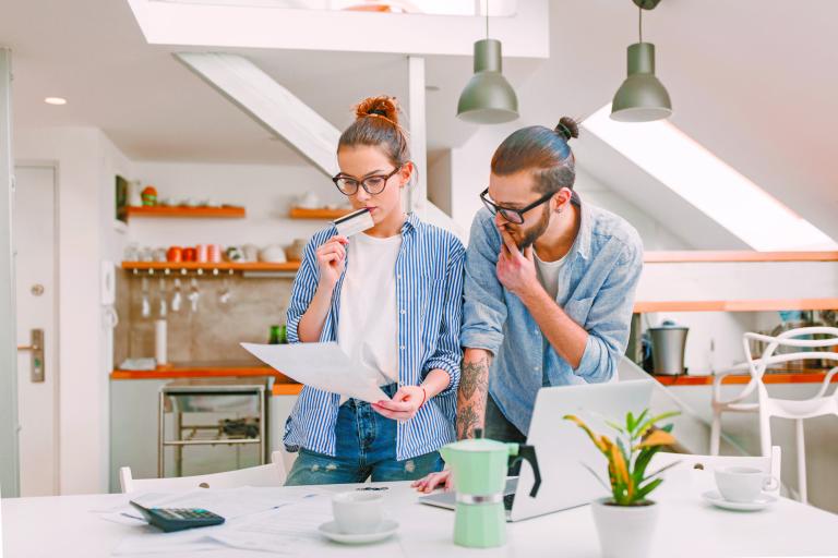 Tener finanzas sanas requiere de disciplina, constancia, usar el crédito a favor y comparar las opciones que hay en el mercado. Foto: Shutterstock