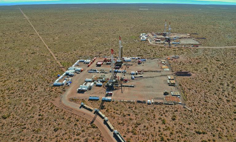 FILE PHOTO - The Vaca Muerta shale oil drilling rig is seen in the Patagonian province of Neuquen, Argentina, in this July 11, 2013 handout photo. Prensa YPF/Handout via Reuters/File Photo  ATTENTION EDITORS - THIS IMAGE HAS BEEN SUPPLIED BY A THIRD PARTY.-NARCH/NARCH30 3TP