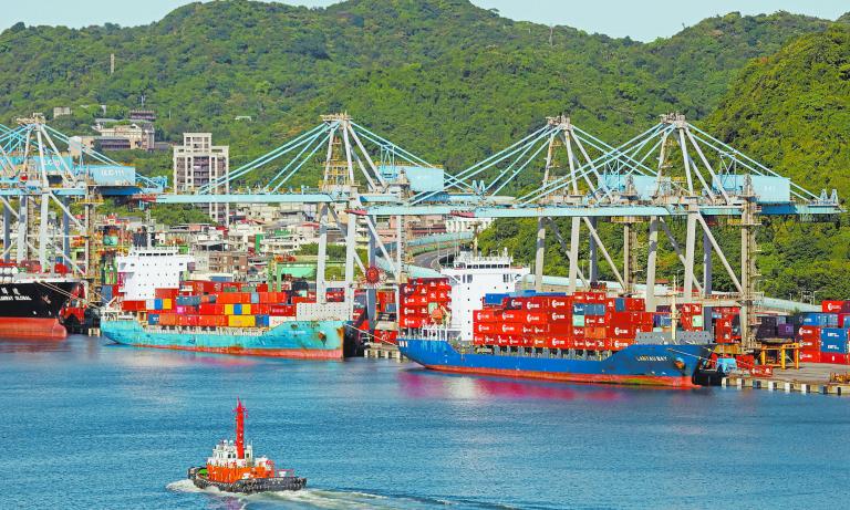 Container ships in Keelung