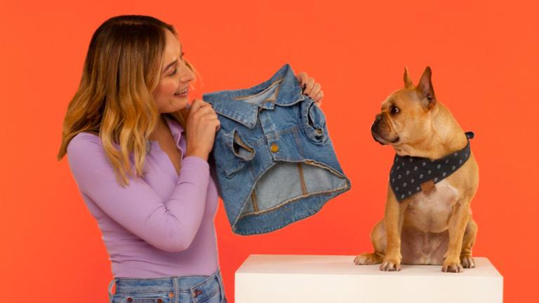 Cleo inspiró a crear marca de ropa, alimentos y accesorios para mascotas.