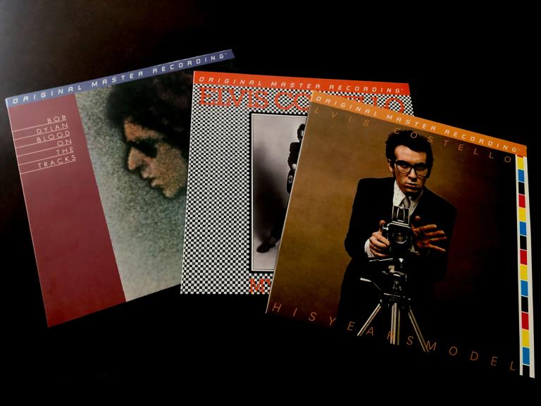 Reediciones de Bob Dylan y Elvis Costello realizadas por Mobile Fidelity, de la audioteca del autor. Foto EE: Antonio Becerril