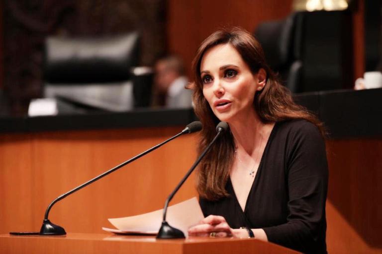 Senadora Lilly Téllez deja bancada de Morena por "diferencias de criterio"