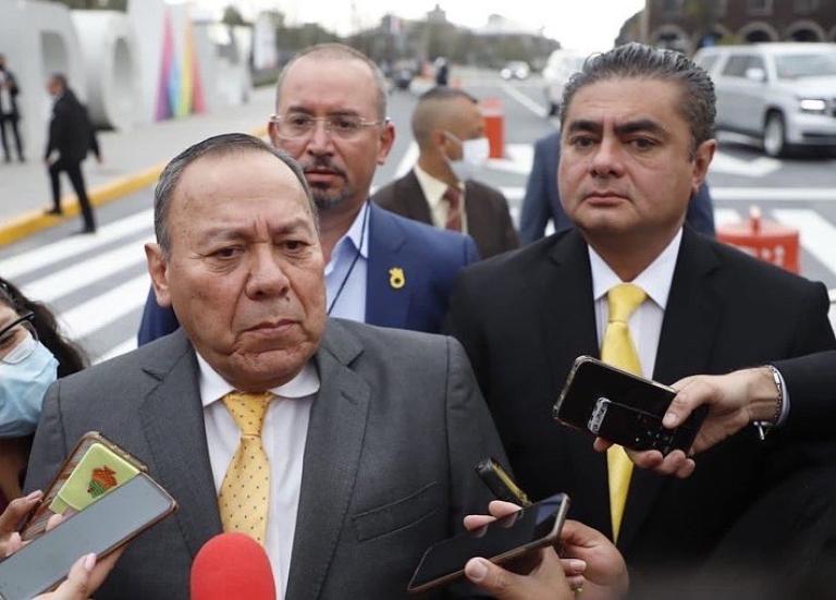 El líder perredista Jesús Zambrano asistió al quito informe de gobierno de Alfredo del Mazo en el Estado de México. Foto EE: Cortesía