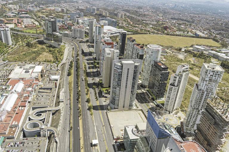 La verticalidad en las ciudades es una de los retos que tiene el sector inmobiliario. Foto: Shutterstock.