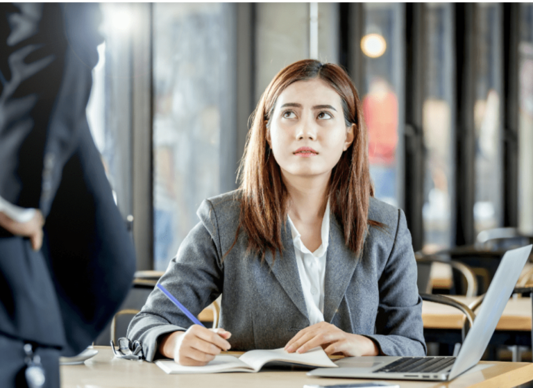 Las mujeres son las que más viven violencia en el trabajo