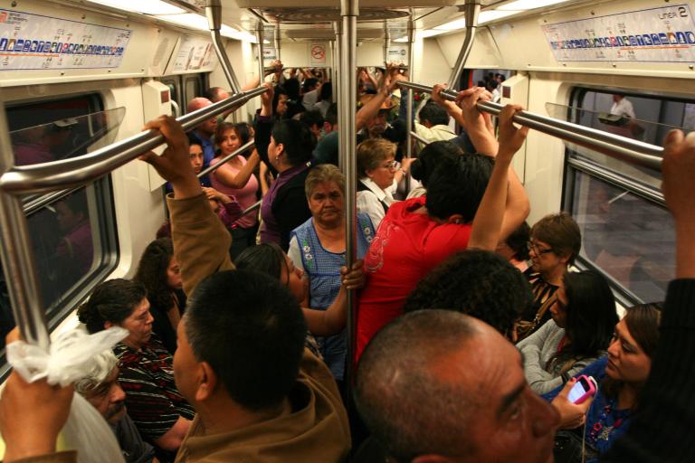 4.6 millones de viajeros diarios se transportan en el metro de la CDMX.