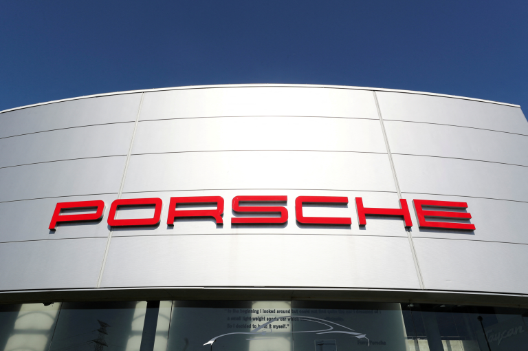  Volkswagen prevé introducir en la bolsa de Fráncfort a su filial Porsche. Foto: Reuters