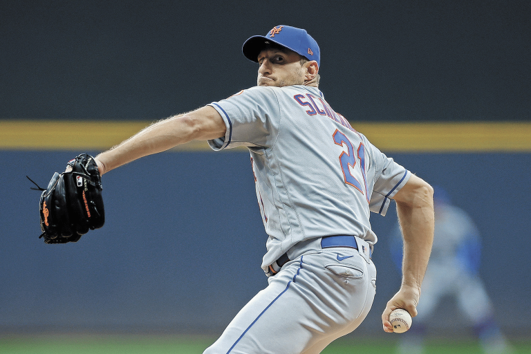 Max Scherzer obtuvo el triunfo 200 de su carrera con el juego perfecto intacto. Foto: AFP