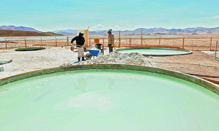 La idea de Alberto Fernández respecto del litio como "un mineral estratégico" tiene que ver con el contexto mundial de alta volatilidad,