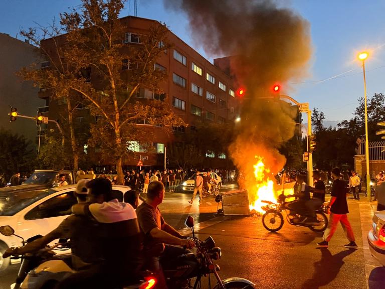 Protestas en Teherán, Irán, tras la muerte de la joven Mahsa Amini. Foto: Reuters