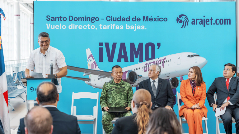 Víctor Pacheco, presidente y fundador de la aerolínea de República Dominicana, durante el anuncio de la nueva empresa de bajo costo. Foto EE: Cortesía Arajet